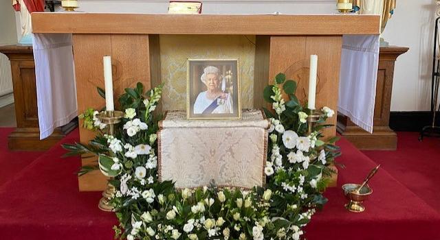 /uploads/33/98383-flower-arrangement-for-queen-elizabeth-ii.jpg flower arrangement for Queen Elizabeth II